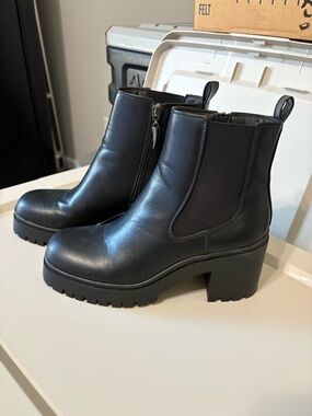 Women's Black Platform Chelsea Boots - Sleek Chunky Heel